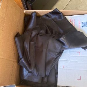 Son cintas de satin negras para lazos de sillas o mesas